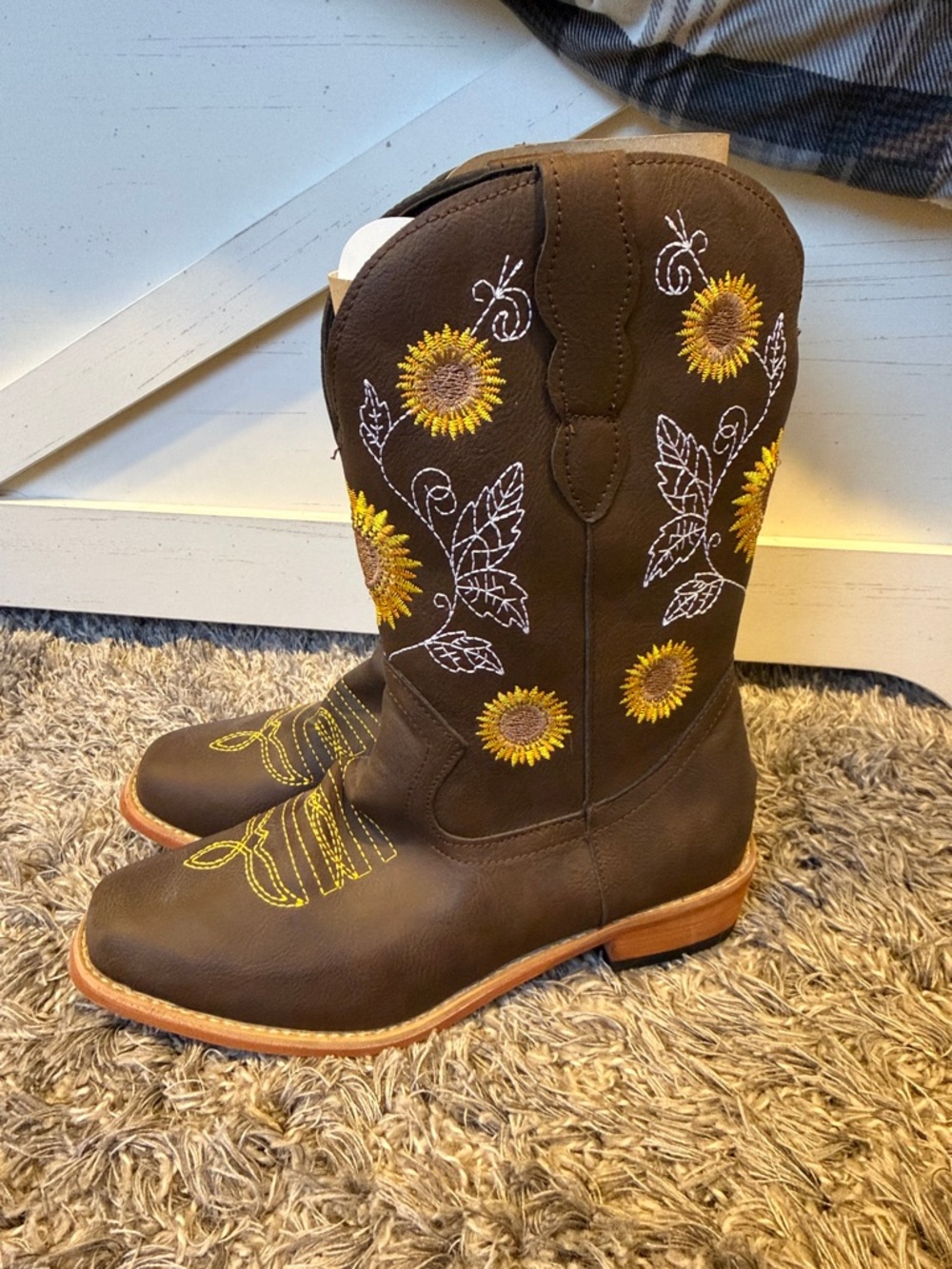 Women Sunflower Embroidered Cowboy Boots